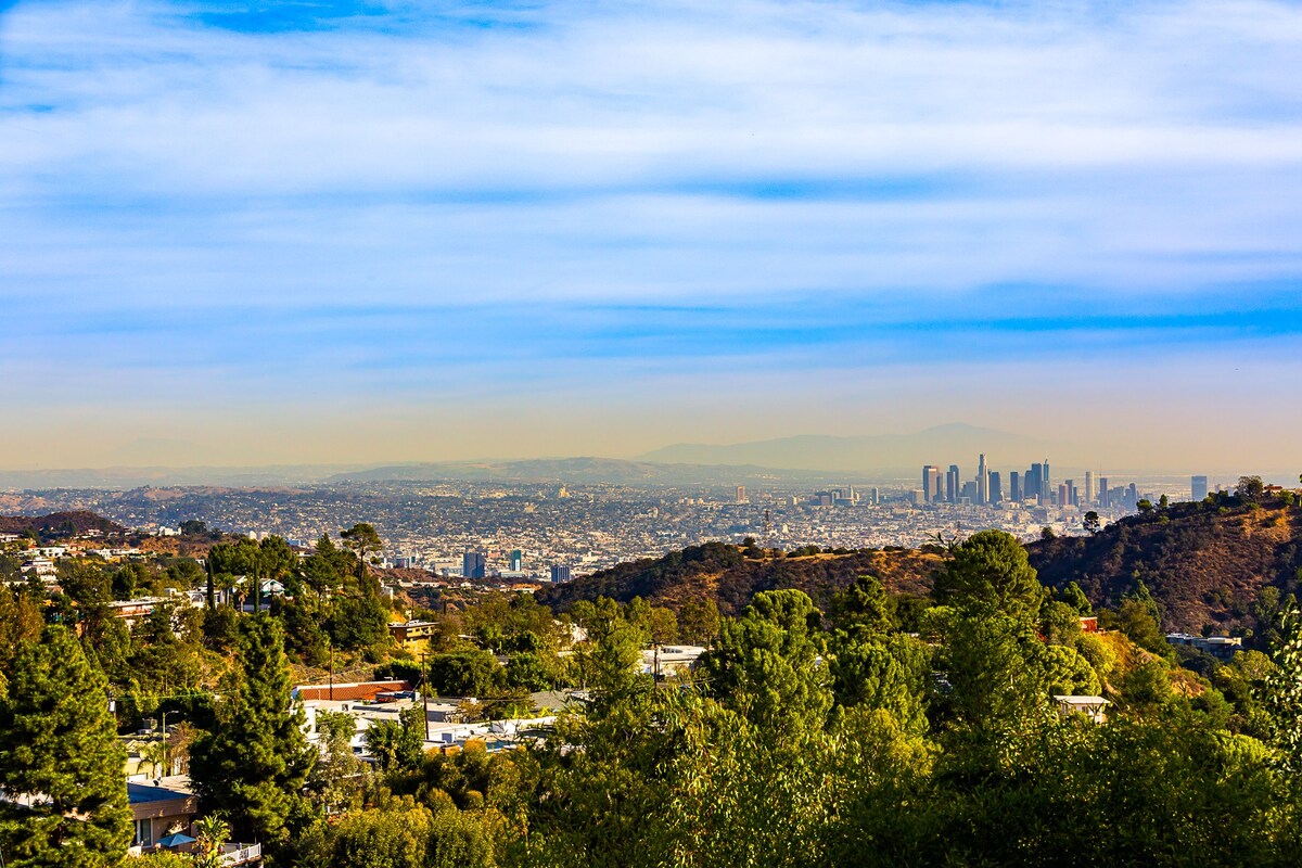 Expansive views of Los Angeles, capturing the vibrant cityscape in all its glory.