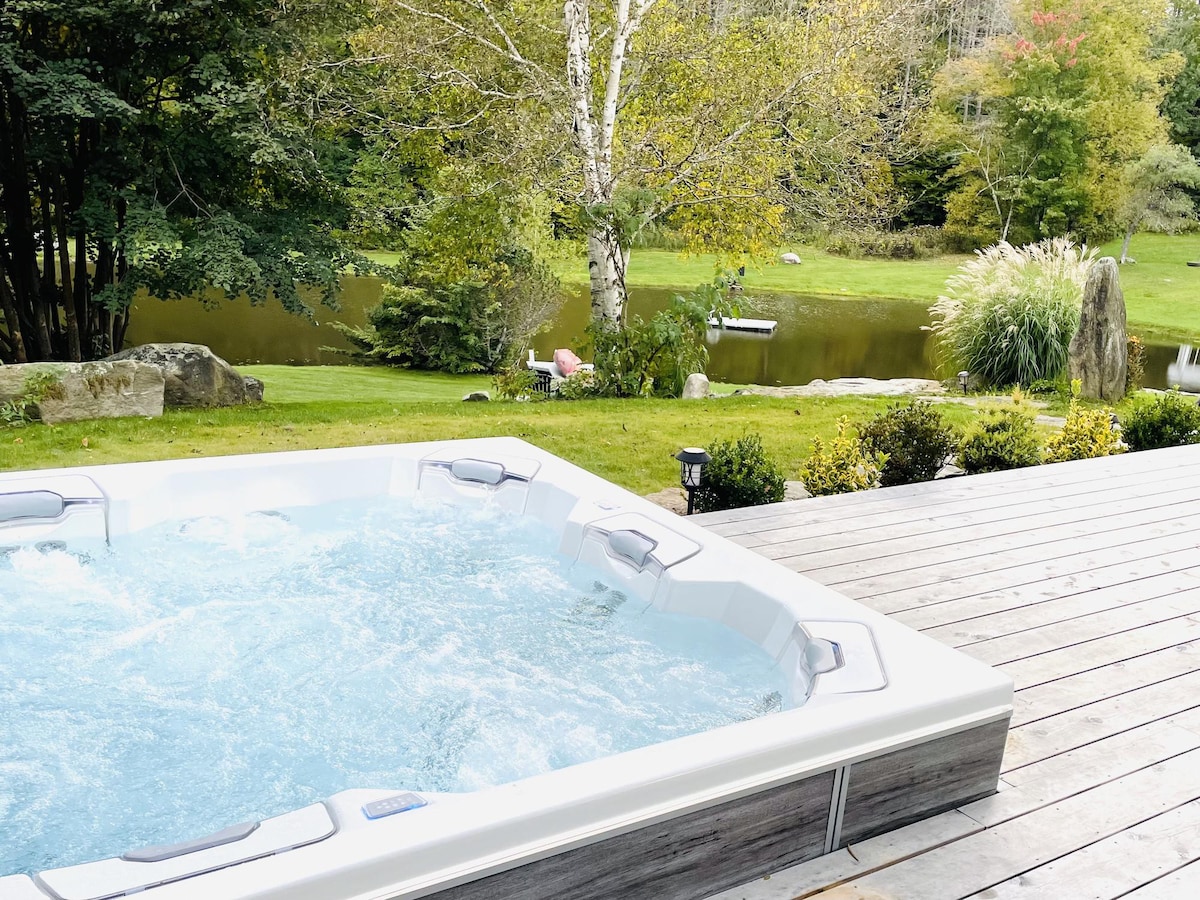 The Manor-Stunning Modern Farmhouse with Hot Tub 4