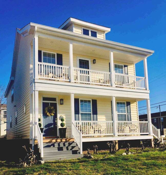 UPSCALE Ideal location 4 beach vacay! H20 views! — Virginia Beach, VA — vacation rental