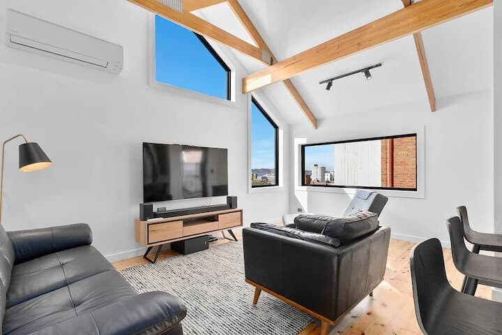 Outstanding Quality Renovation, so close to CBD. — Hobart, TAS — vacation rental