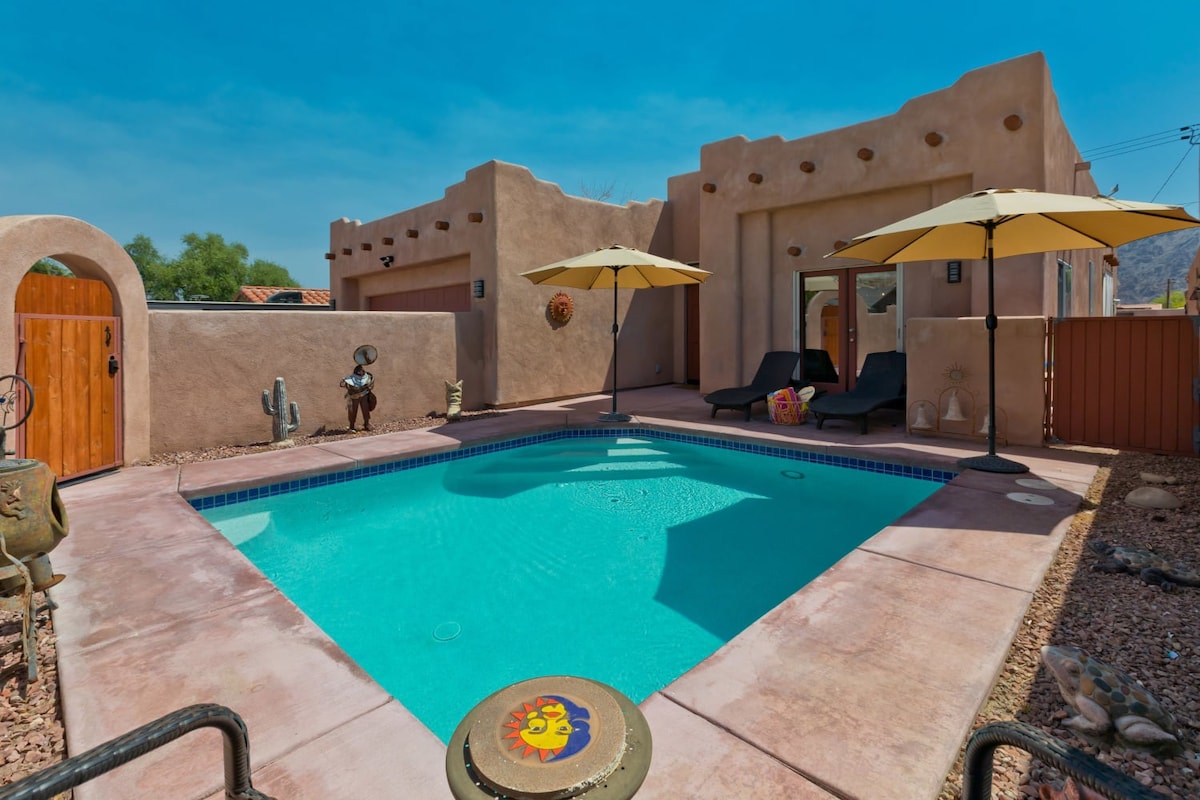 Hacienda Getaway Pool, Hot Tub, & Steps to trails.