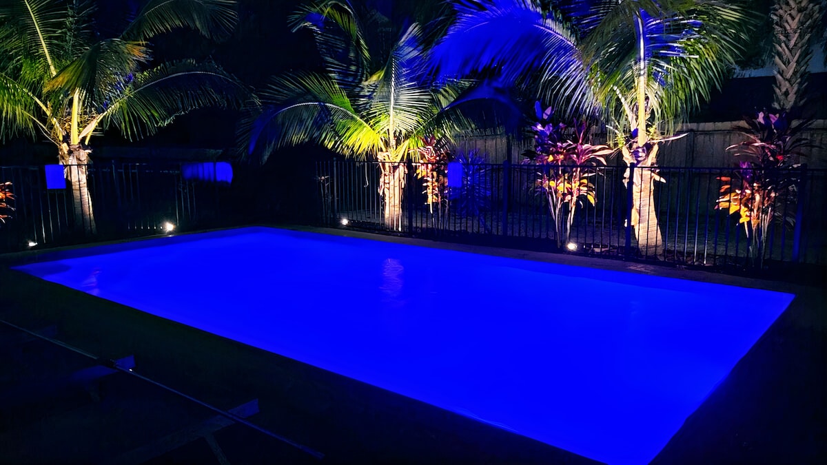 2 Cottages Rented Together, Amazing Heated Pool, Near Beaches — Sarasota, FL — vacation rental