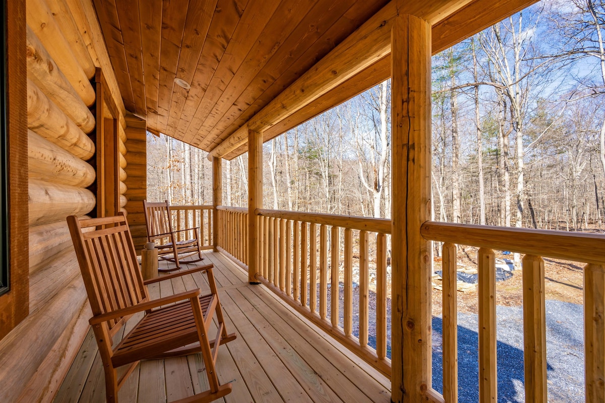 Studio apartment at Sugarloaf Log House — Dickerson, MD — vacation rental