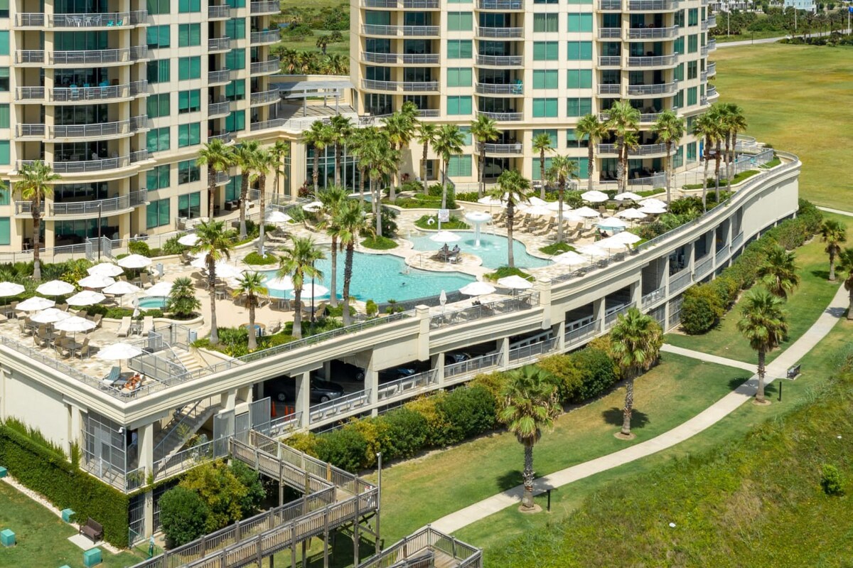 Wake to the Waves Luxurious Condo Overlooking Gulf 304 4