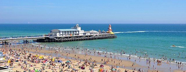 Couples Getaway, Central to Beach & Town. Parking.