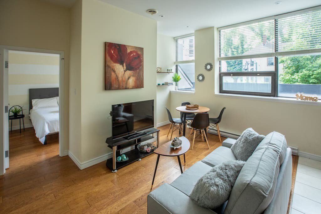 Sunlit Loft With Ac And Fast Wifi - Stylish Urban Retreat - Halifax