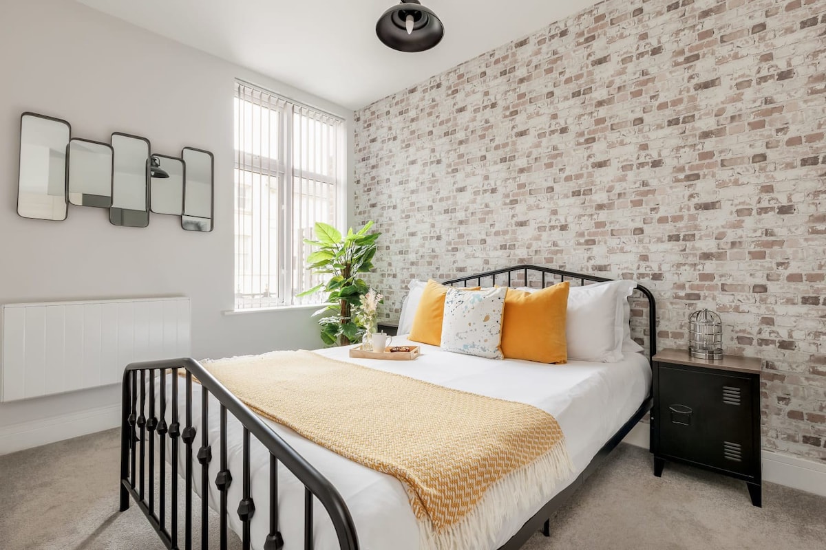 Modern & Stylish 1-Bed Apt w/ Free Parking & Wi-Fi - Photo 2