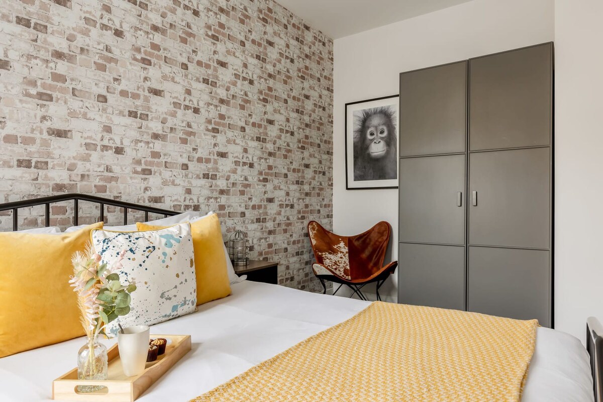 Modern & Stylish 1-Bed Apt w/ Free Parking & Wi-Fi