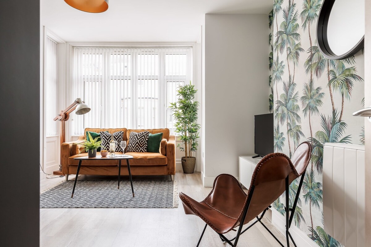 Modern & Stylish 1-Bed Apt w/ Free Parking & Wi-Fi