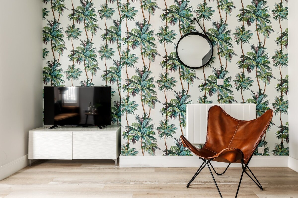 Modern & Stylish 1-Bed Apt w/ Free Parking & Wi-Fi