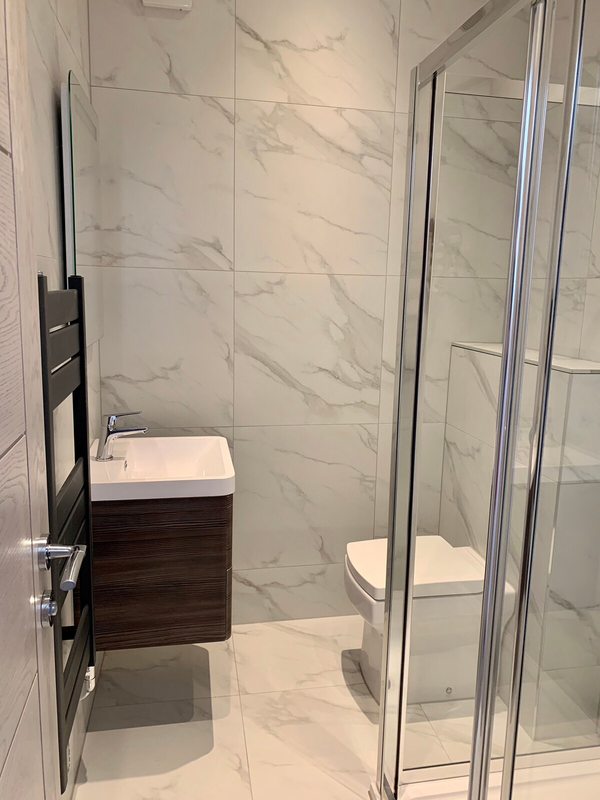 Large Studio Apt, Close to Beach w/ Free Parking!