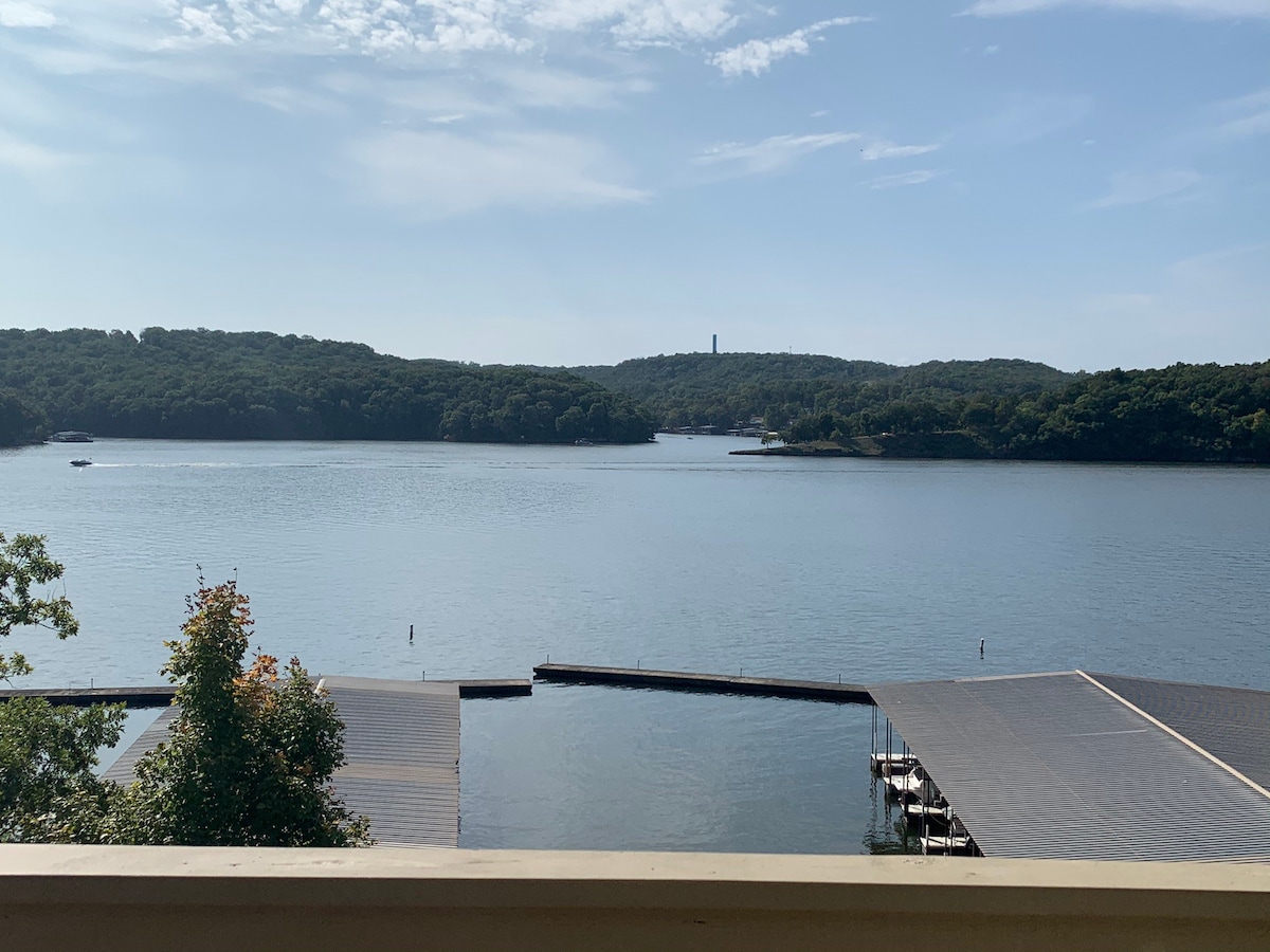 Lakefront 3BR, 2BA Condo | Sleeps 8 | Osage Beach — Osage Beach, MO — vacation rental