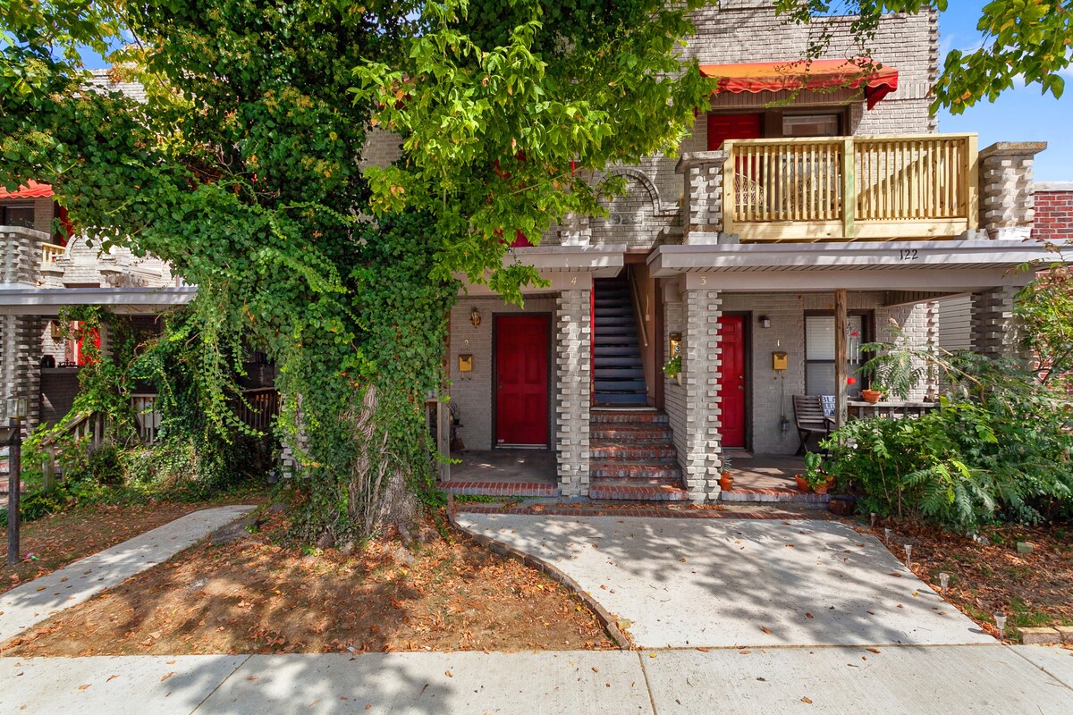 The Wildflower - Monthly Rental - Walk Everywhere! 6