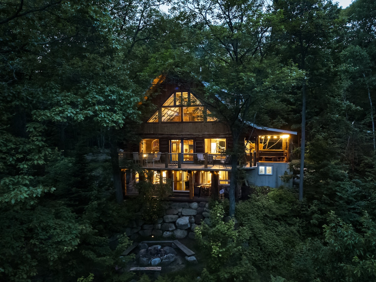 Le Chalet Inuksuk - Log Cabin, Waterfront, Spa — Sainte-Béatrix, Quebec — vacation rental