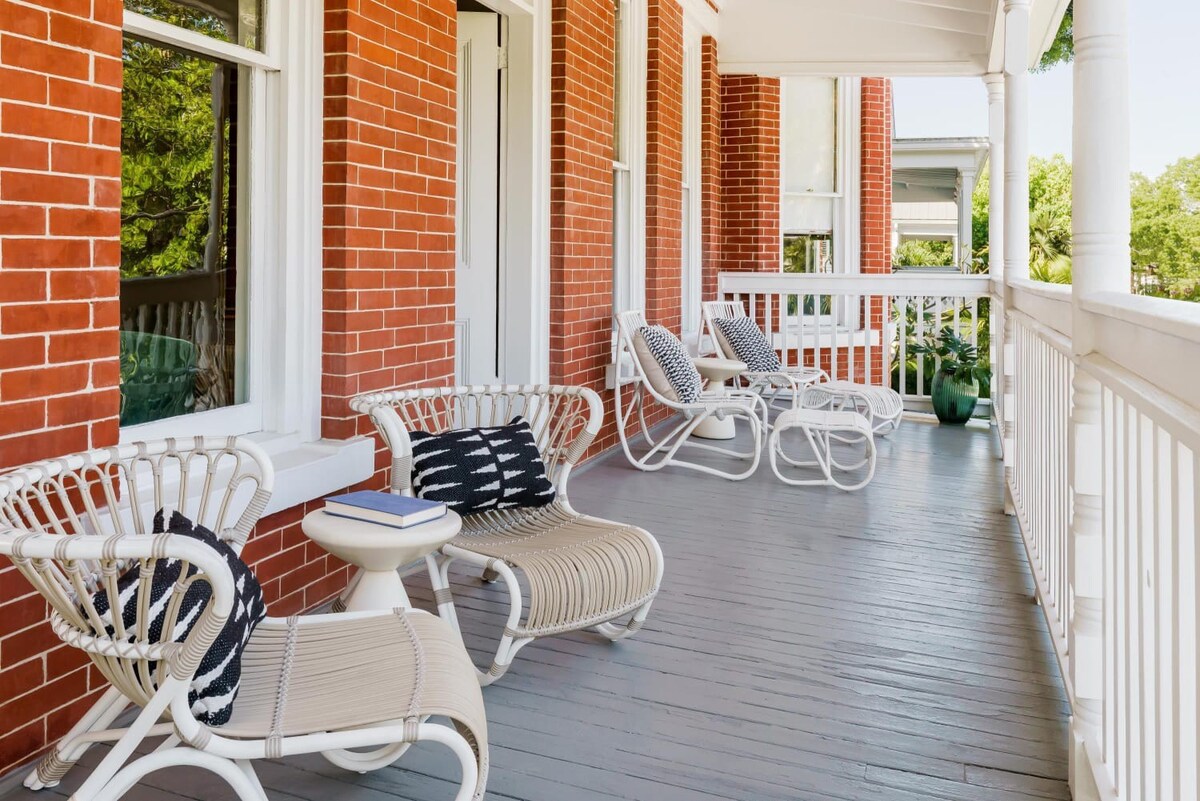 Yellow Room at the Grand Maloney 5