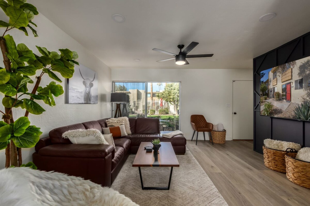 Walk to Old Town | Lux 2BR Townhouse | Sleeps 6 — Scottsdale, AZ — vacation rental