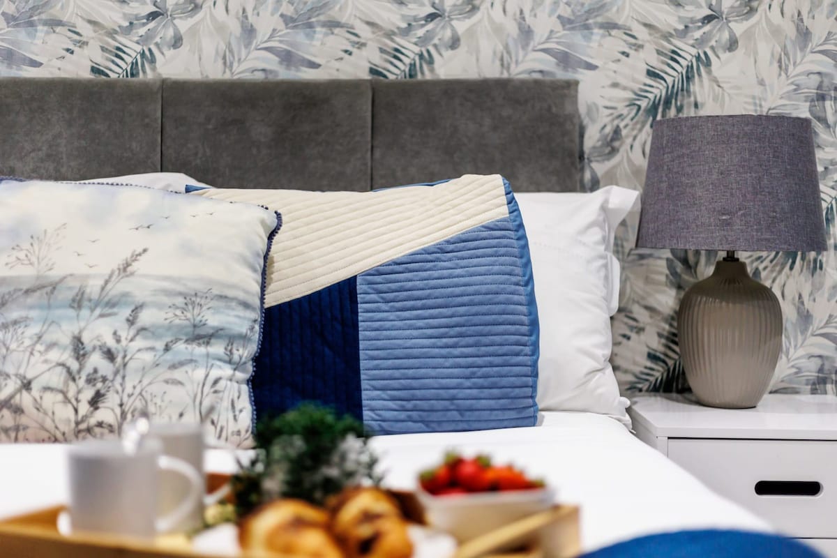 Delightful 1-Bed Studio; Free Parking & Near Beach