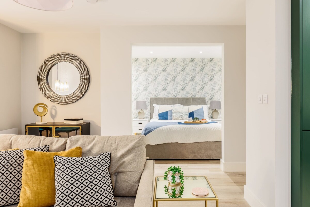 Delightful 1-Bed Studio; Free Parking & Near Beach