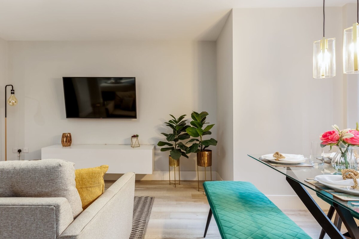 Delightful 1-Bed Studio; Free Parking & Near Beach