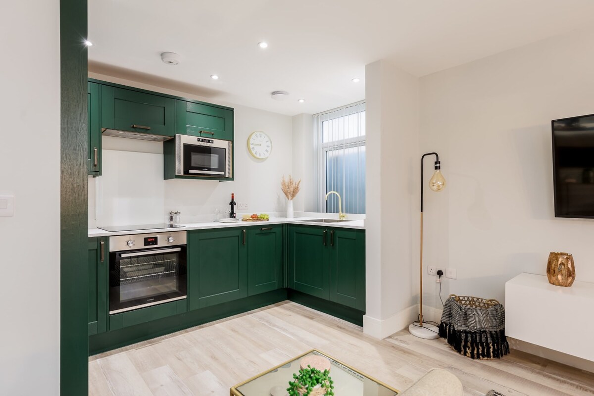 Delightful 1-Bed Studio; Free Parking & Near Beach
