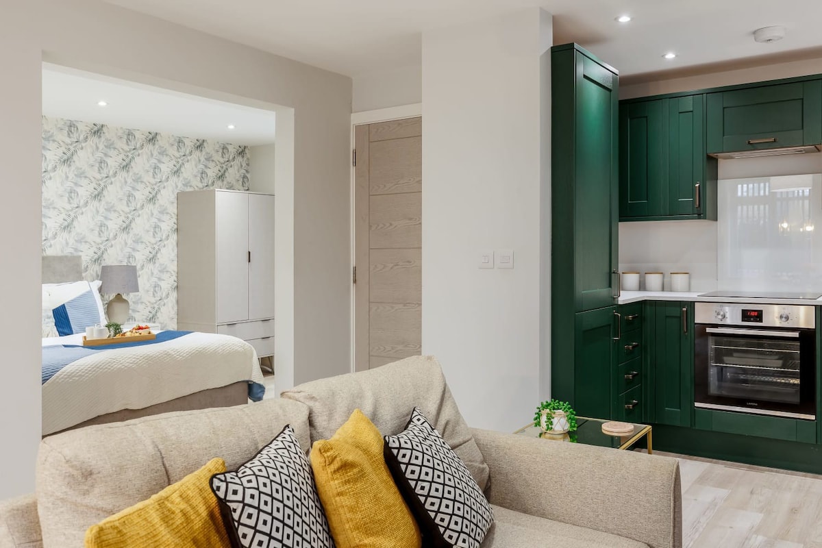 Delightful 1-Bed Studio; Free Parking & Near Beach