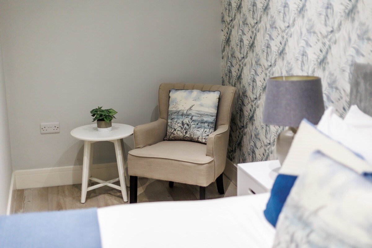 Delightful 1-Bed Studio; Free Parking & Near Beach