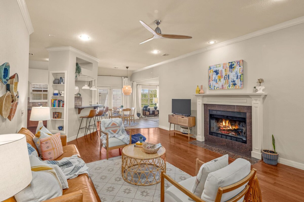 Peaceful Fayetteville vacation rental retreat with fireplace near University of Arkansas managed by Weekender Management