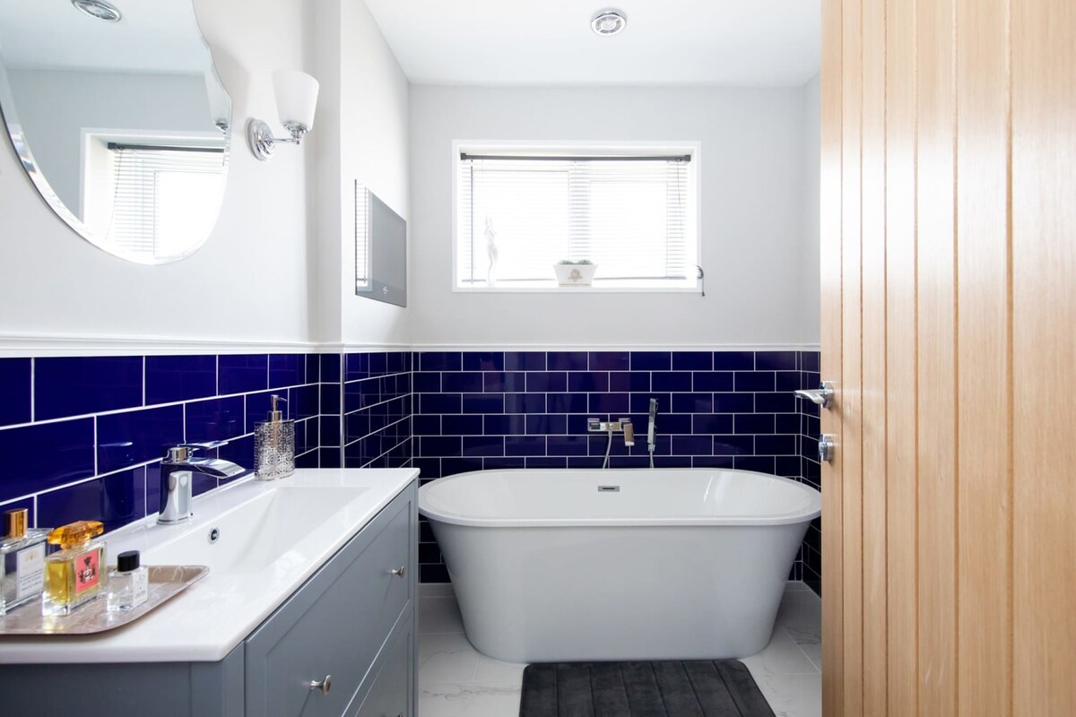 Fresh towels and all essential toiletries are provided!