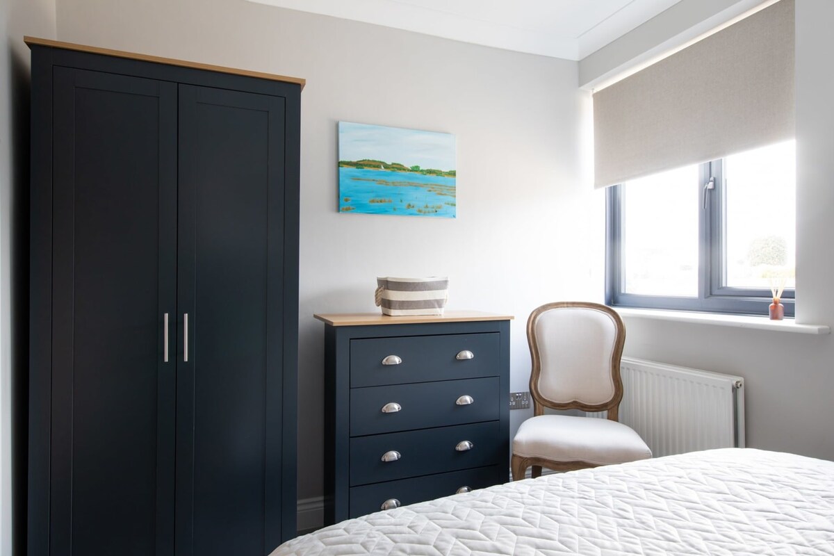 Ample wardrobe and cabinet are there to keep your clothes clean and wrinkle-free