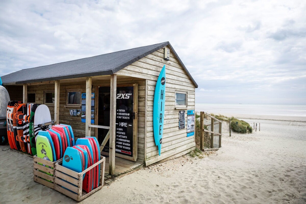 Hire surf boards or get some kite or surf lessons from 2xs at West Wittering Beach