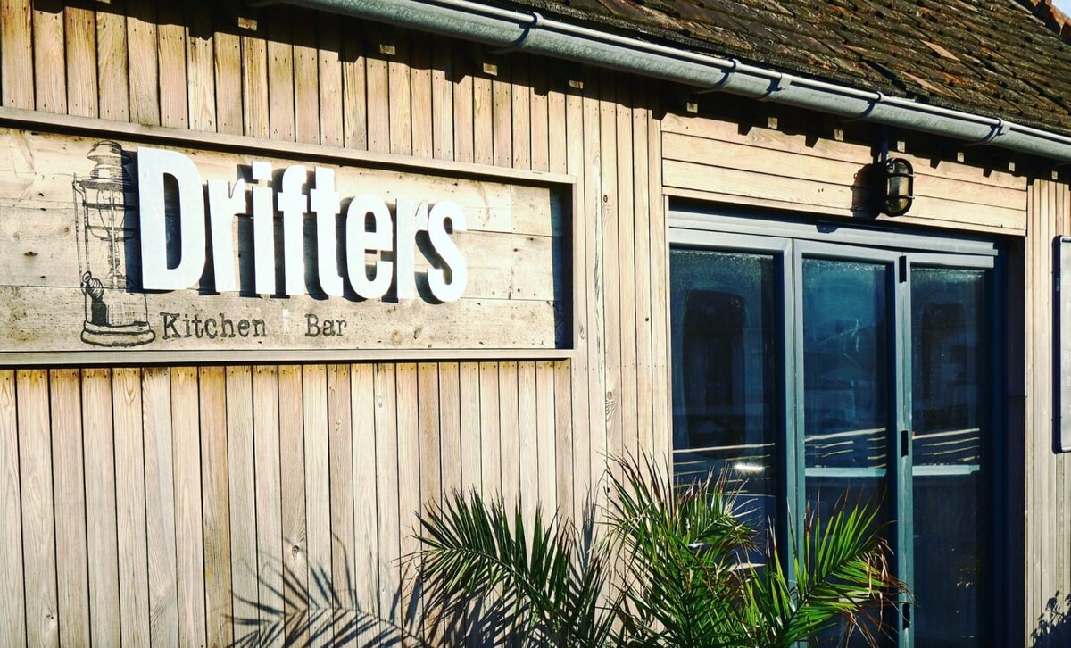 Drifters surf cafe does breakfast, lunch and dinner and is 5 minutes walk away