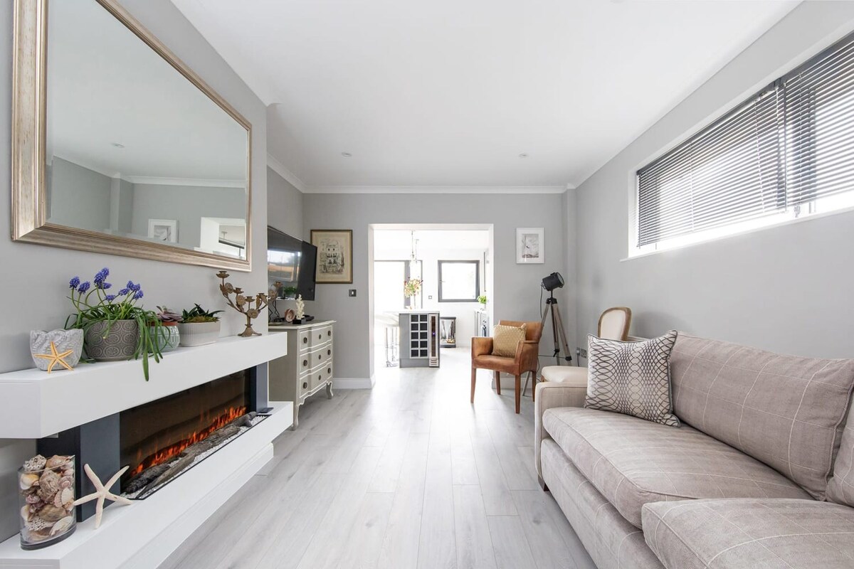 Smart TV comes with active Sky+ and Disney+ subscriptions