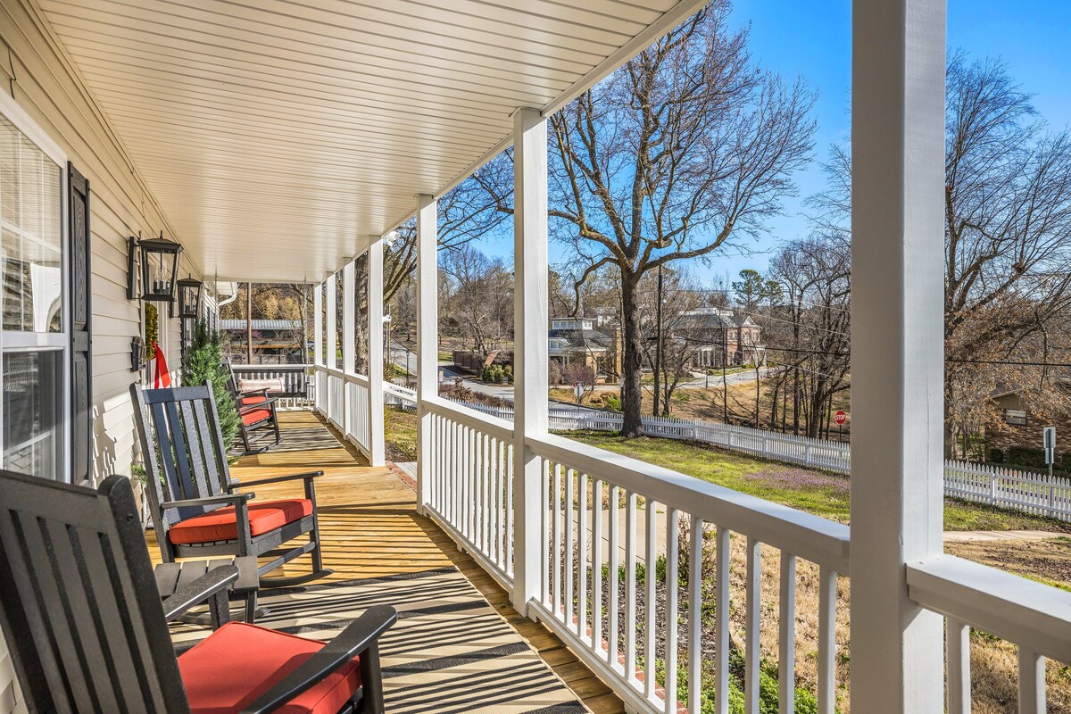 Pig Sooie Porch - Steps to Razorback Stadium-UofA 2