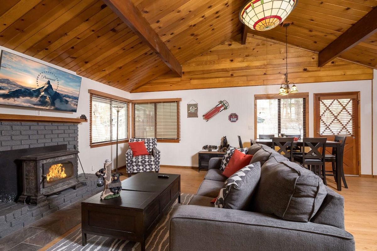 Beautiful Chateau. Fireplace, BBQ, & near Slopes.