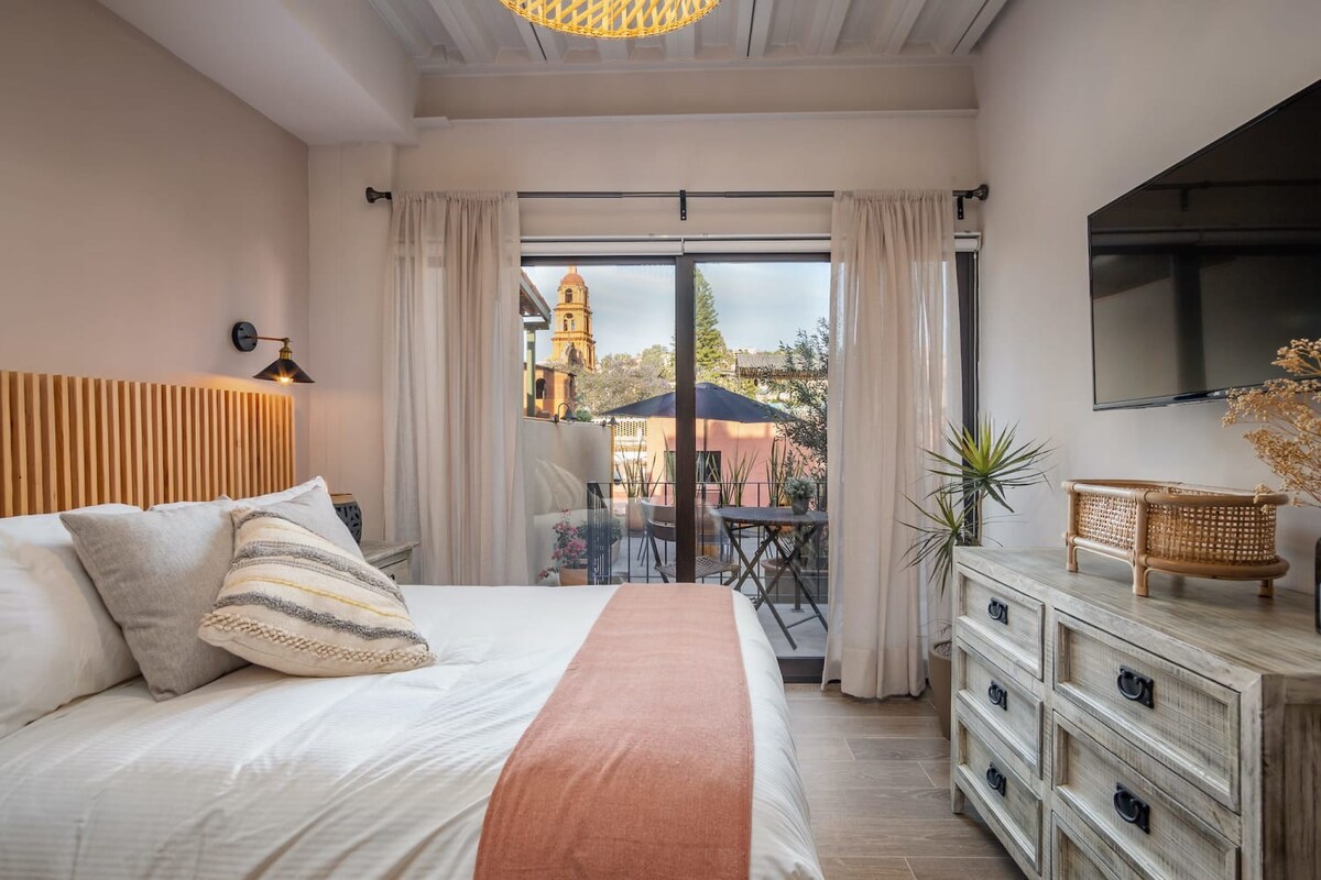 Queen Bedroom with Terrace