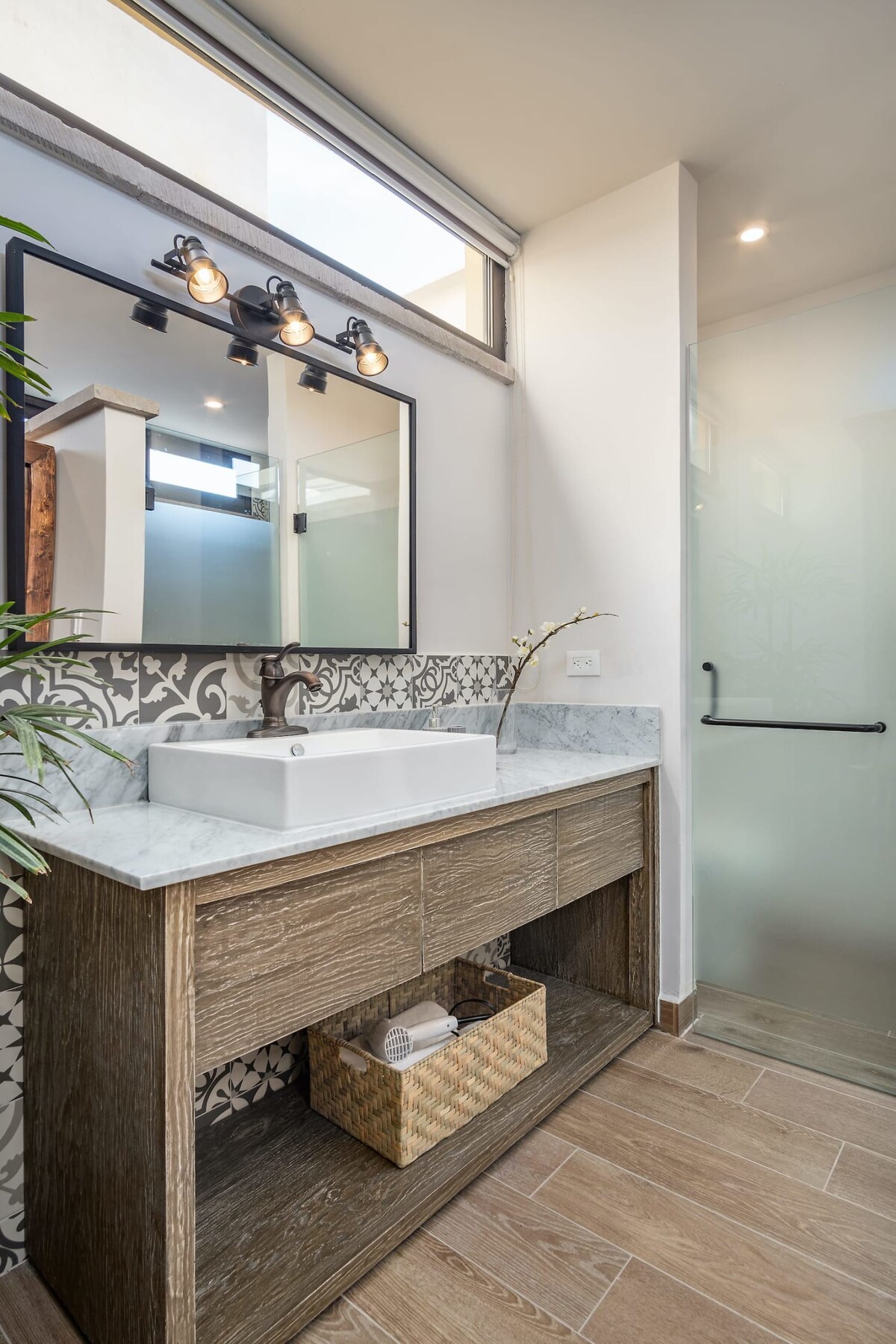 King Bathroom Sink