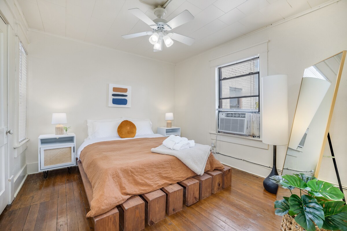 The Clementine - Monthly Rental - Walk Everywhere! 3