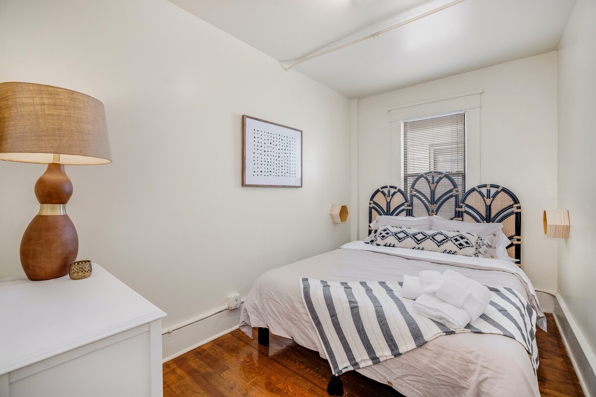 The Clementine - Monthly Rental - Walk Everywhere! 4