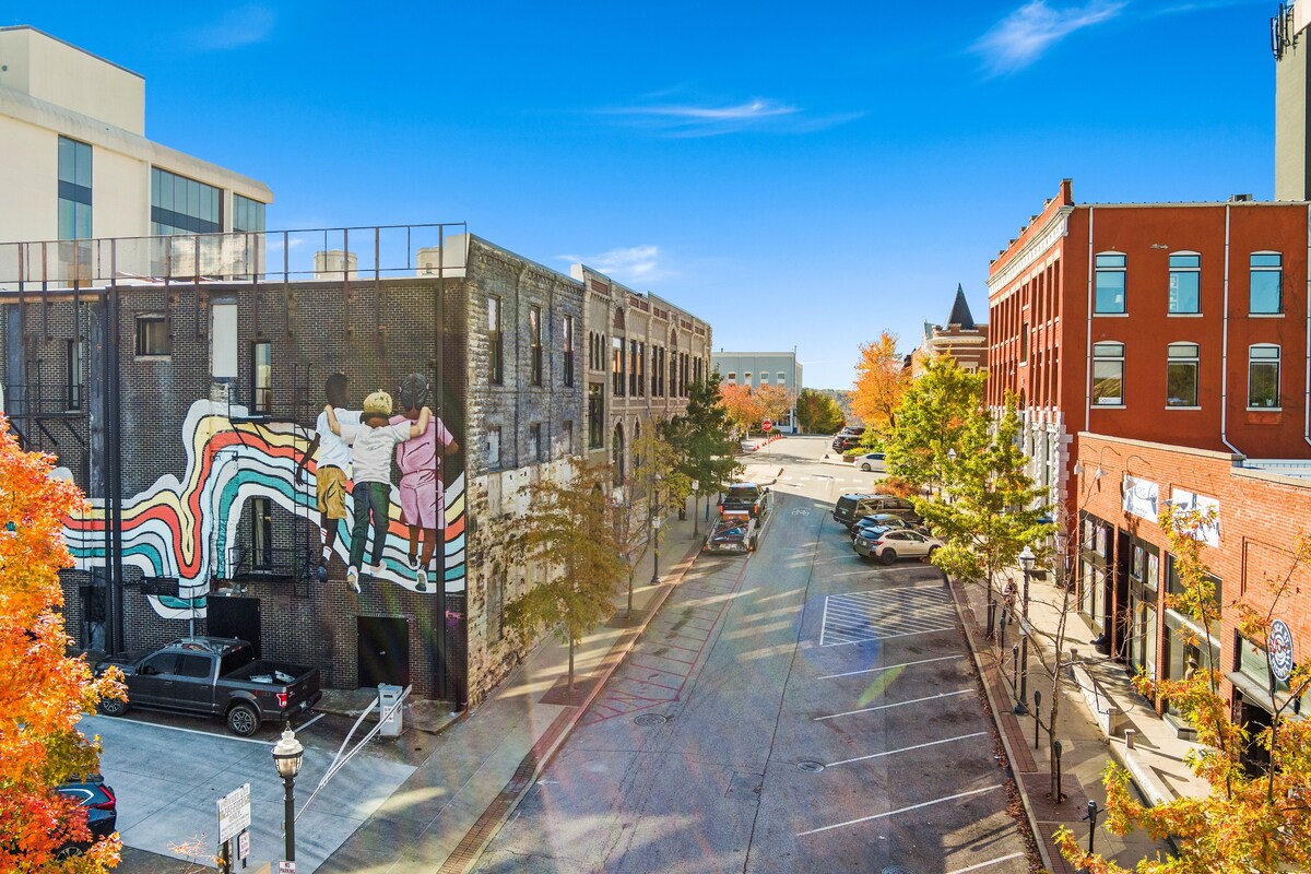 The Clementine - Monthly Rental - Walk Everywhere! 5