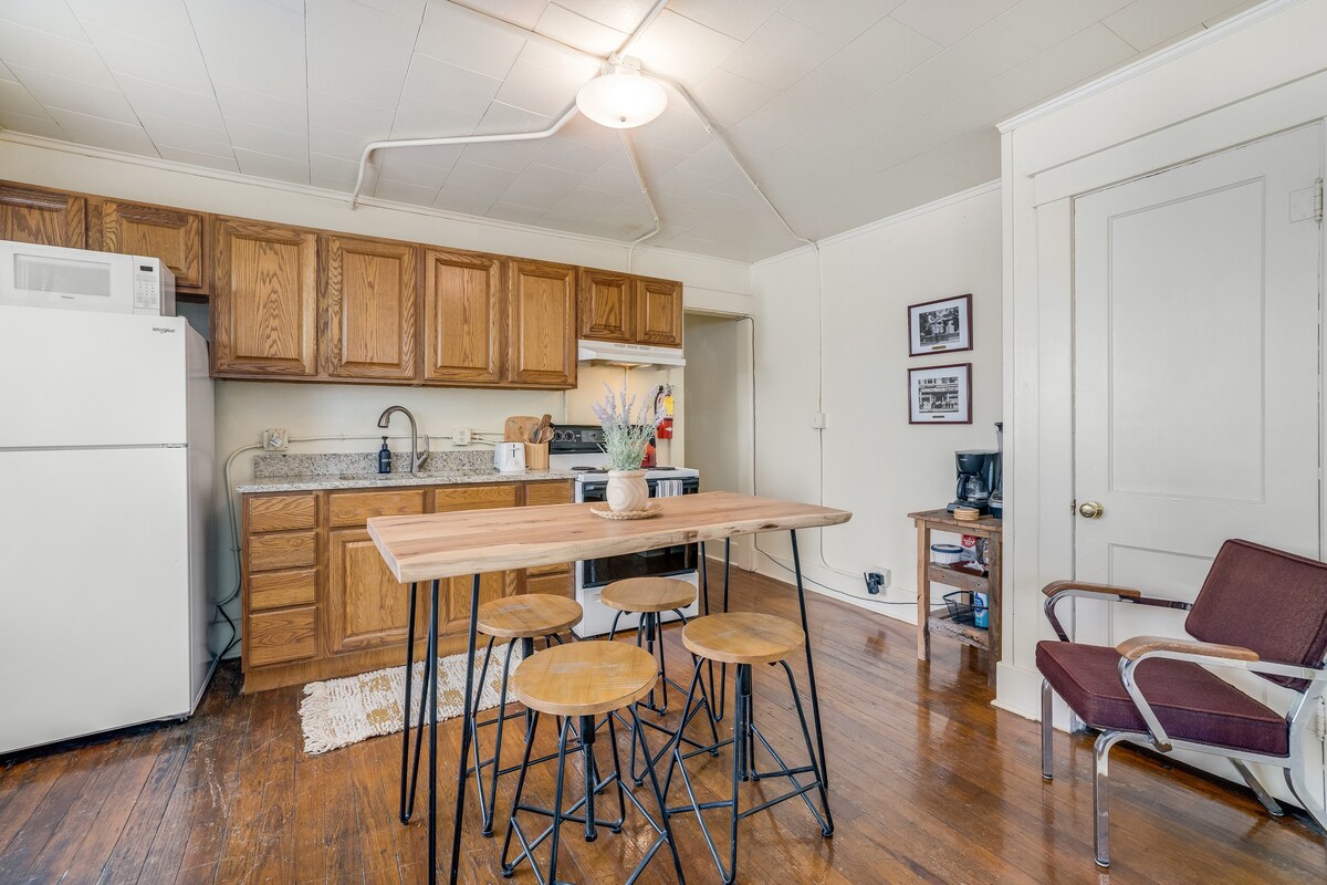 The Clementine - Monthly Rental - Walk Everywhere! 6