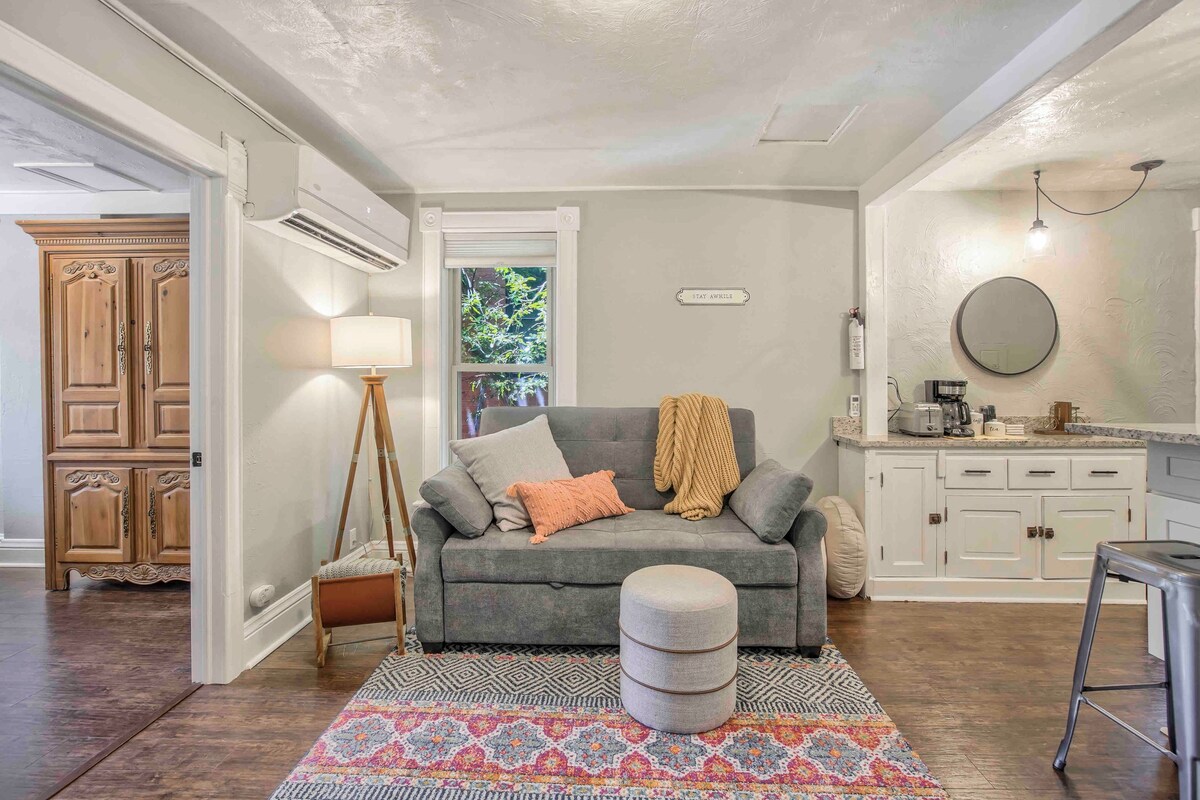 Miners Escape! Timeless District Cozy Haven — Colorado Springs, CO — vacation rental