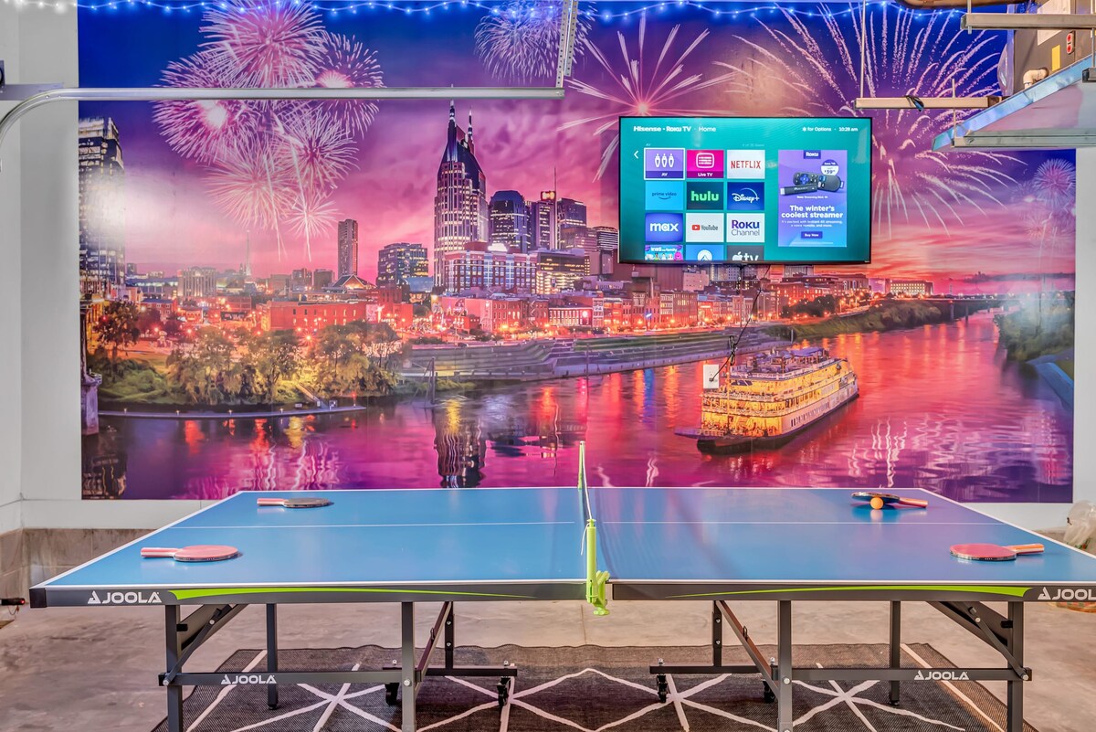 Huge Roof Deck with Games! 10 Mins To Broadway — Nashville, TN — vacation rental