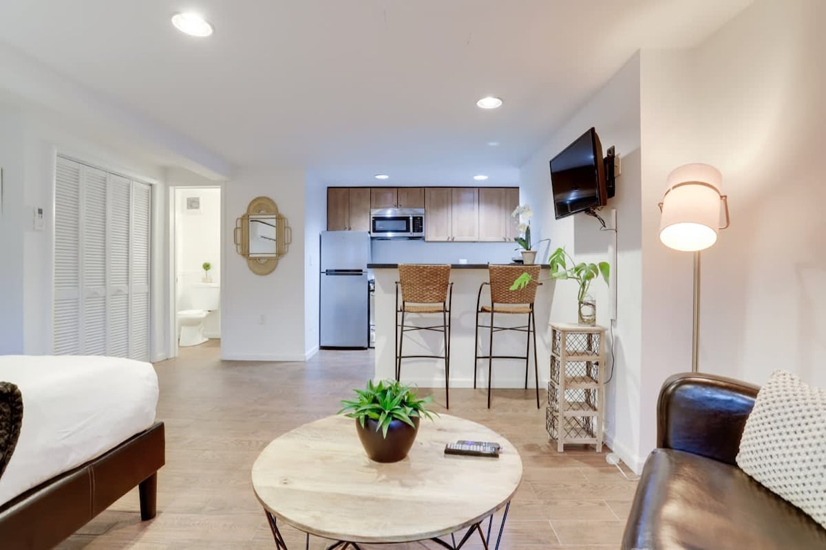 Sojourn Studio on R | Walkable in Dupont | #1A — District of Columbia, DC — vacation rental