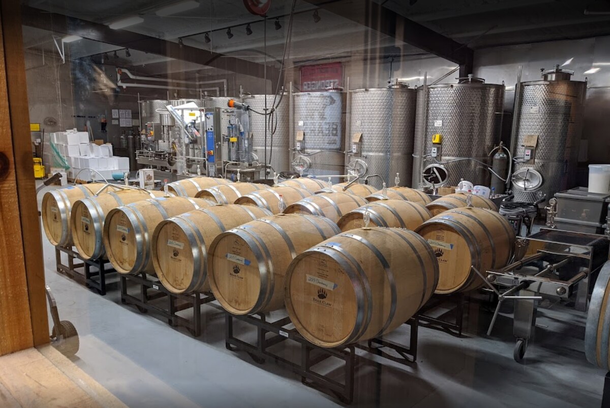 5MI to DT + Mountain Views + Hot Tub + Fire Pit