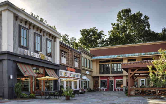 5MI to DT + Mountain Views + Hot Tub + Fire Pit