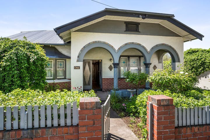 "Little Halcyon"Inner City Home 3 Bed + Parking — South Hobart, Tasmania — vacation rental