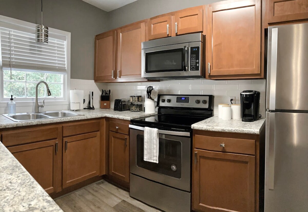 The Cottage House - Family Friendly, Close to GSU! 2