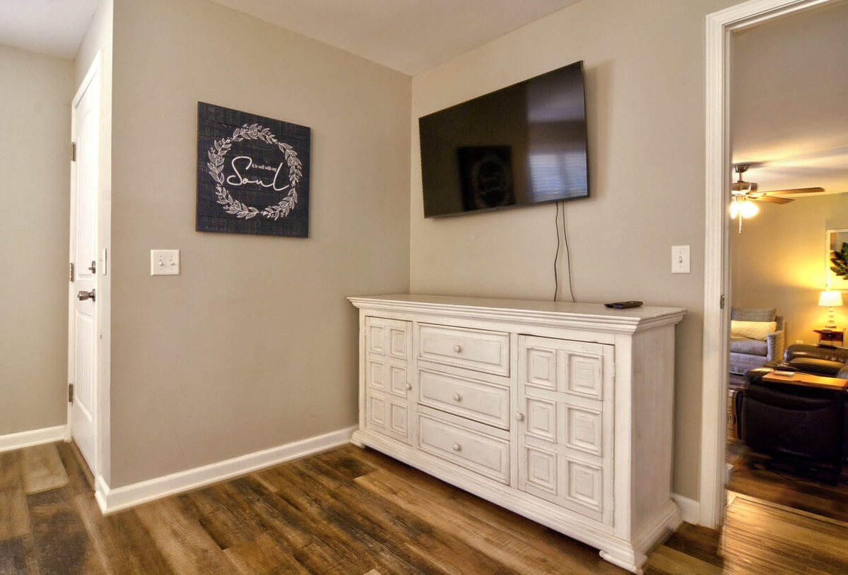 The Cottage House - Family Friendly, Close to GSU! 6