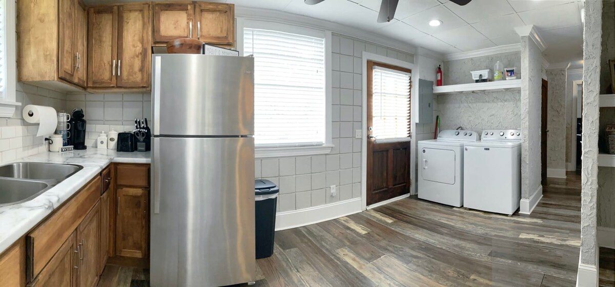 Amazing Cottage -Located on Blue Mile-Close to GSU 6