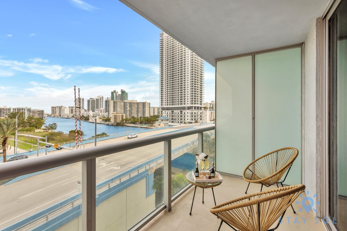 Spectacular Apartment w/Balcony+ Pool+ Near Beach — Hallandale Beach, FL — vacation rental